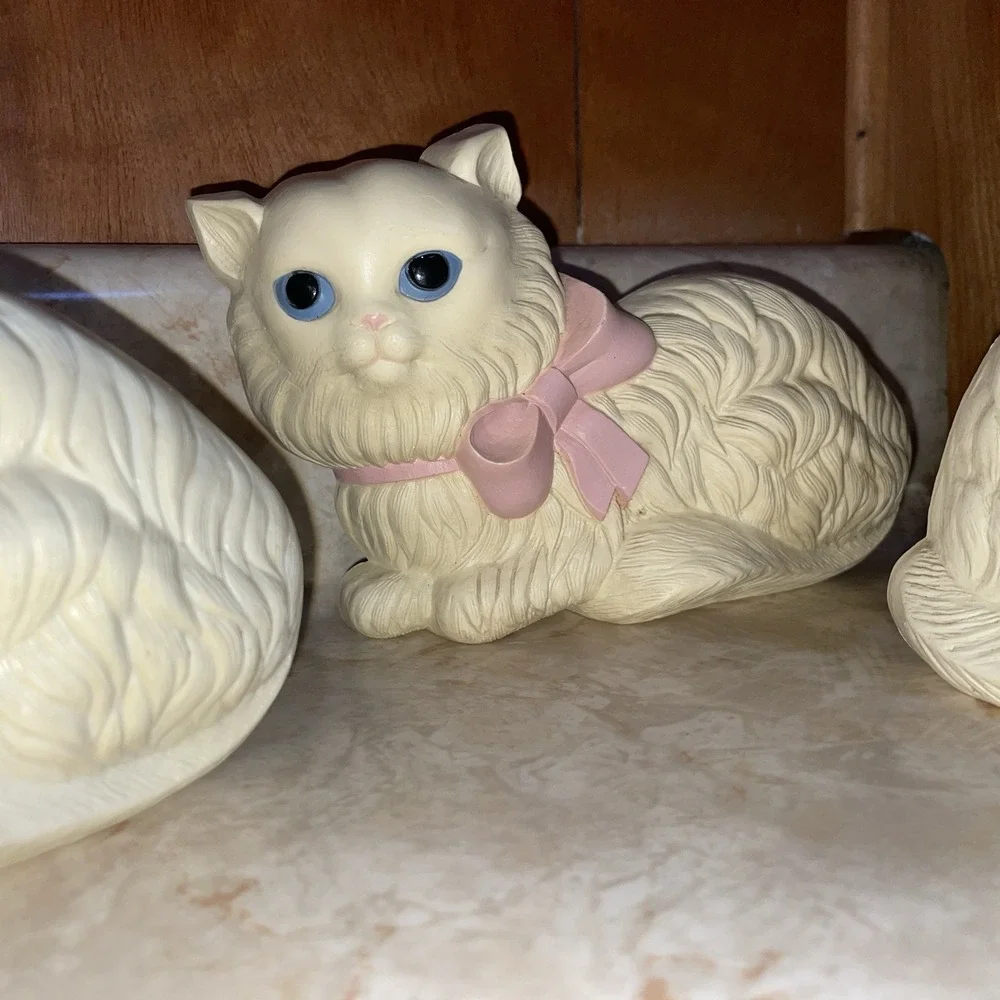 Triple Set of Homco Plastic Wall Hanging Kitten Cat Pink Ribbon Blue‎ Eyes